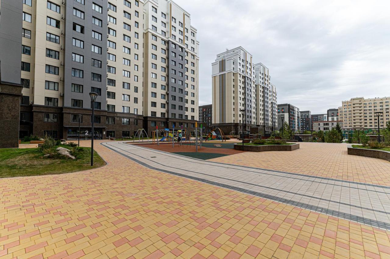 Шикарная Квартира На Против Сада Astana Bagian luar foto
