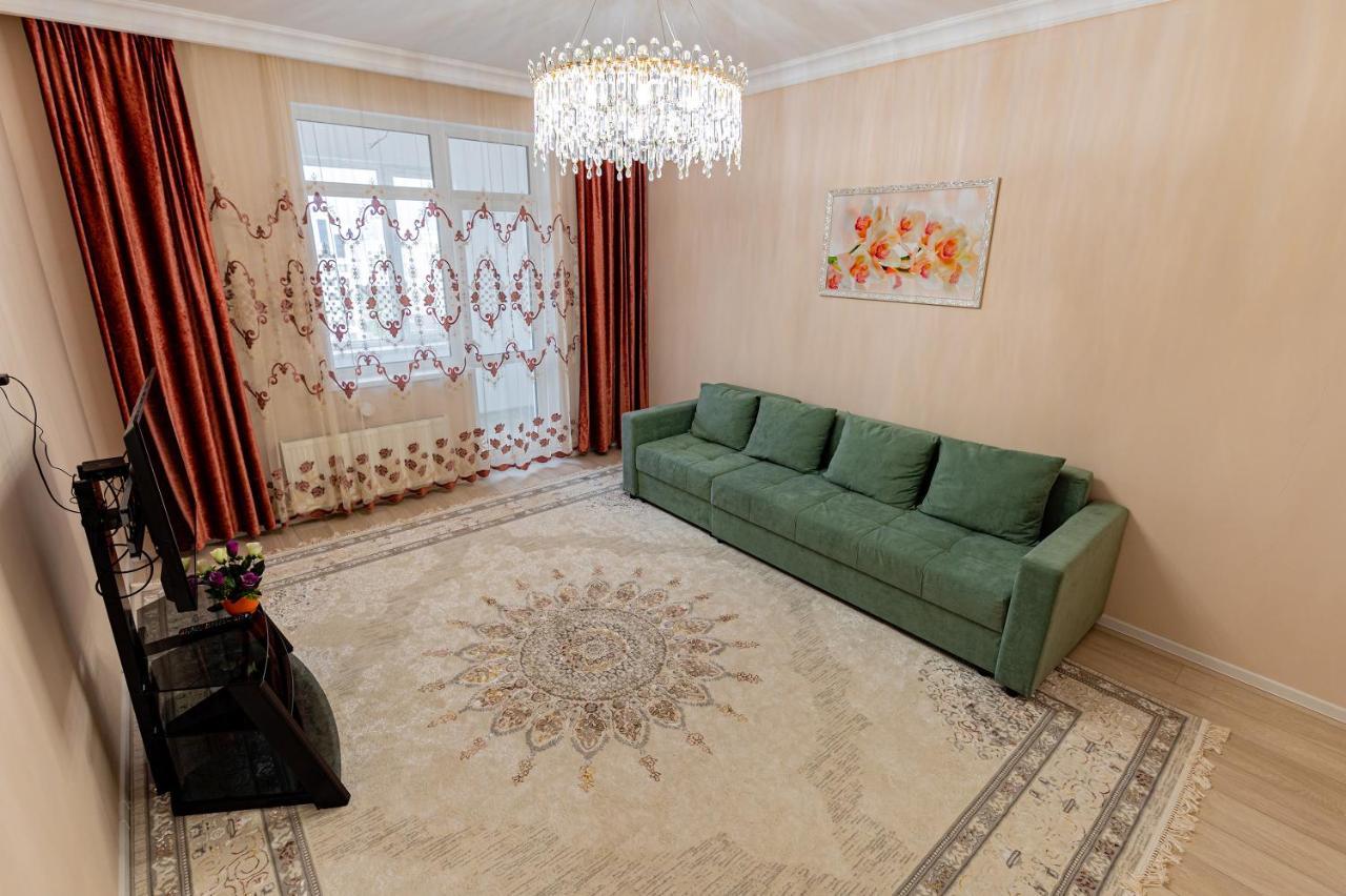 Шикарная Квартира На Против Сада Astana Bagian luar foto