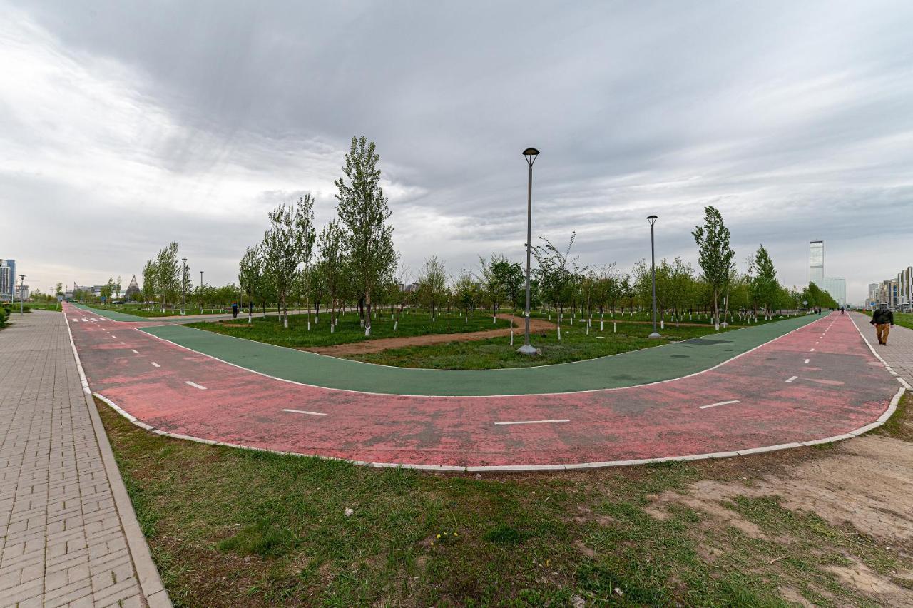 Шикарная Квартира На Против Сада Astana Bagian luar foto