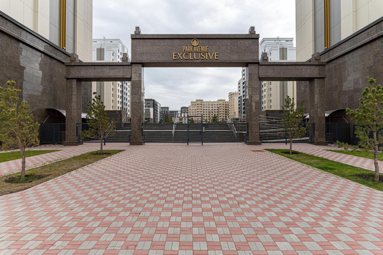 Шикарная Квартира На Против Сада Astana Bagian luar foto